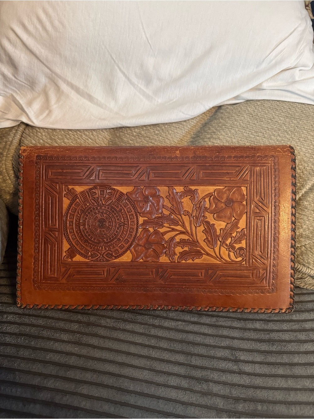 Hand-Tooled Floral Leather vintage clutch/purse in Brown Mexico